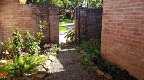 5435 Mossy Timbers Dr, Humble, TX 77346-1919