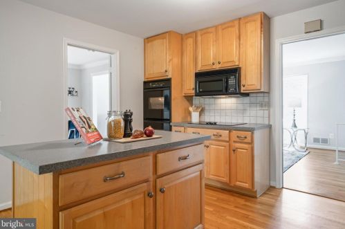 11814 Coldstream Dr, Rockville MD 20854-3620 exterior