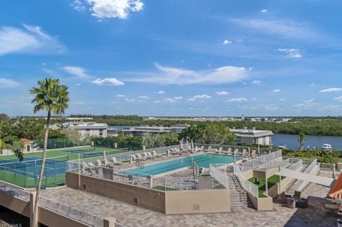 451 Bayfront Pl, Naples FL 34102-6469 exterior