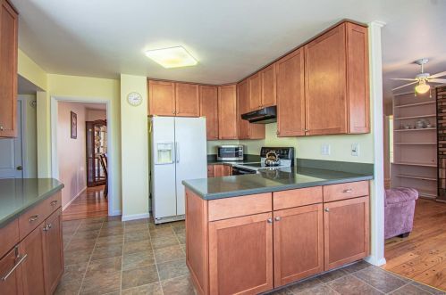 1242 Hyannis Dr, Saint Louis MO 63146-4639 exterior