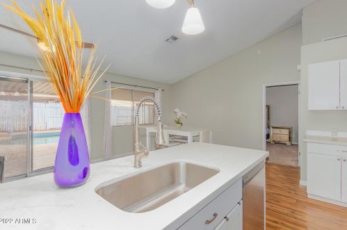 3010 Blackhawk Dr, Phoenix AZ  85050-4706 exterior