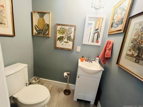 294 Broad St, Killingly CT 06239-3604 exterior