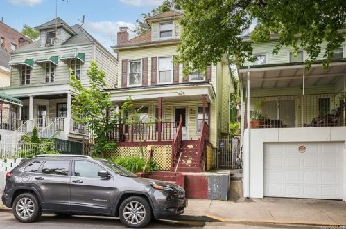 135 Father Zeiser Pl, Bronx, NY 10468-5001