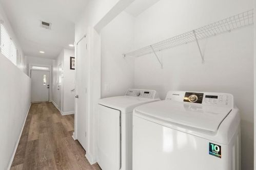 1278 Eames Grn, Atlanta GA 30318-4193 exterior