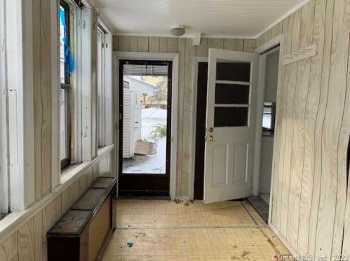 28 New King St, Enfield CT 06082-3527 exterior