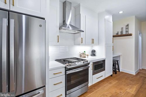 302 Rhode Is Ave, Washington DC 20001-1827 exterior