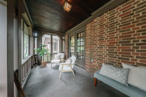 1043 29th St, Milwaukee, WI 53215-1617