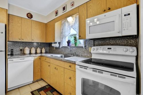 170 Madison Ave, Valhalla NY 10595-1827 exterior