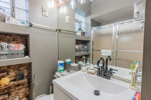 6343 Tripp Ave, Chicago IL 60646-4524 exterior