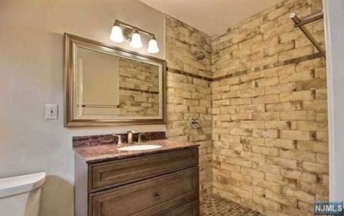 182 Madison Ave, Cresskill NJ 07626-1308 exterior