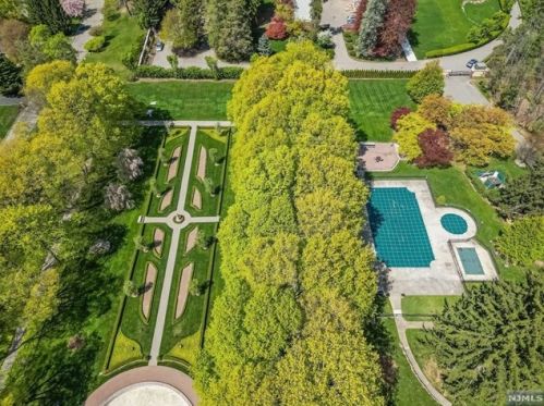 5203 Rio Vis Dr, Mahwah NJ 07430-4511 exterior