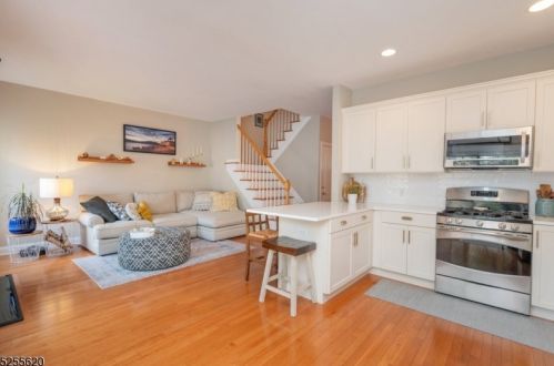 5 Cicely Ct, Sparta NJ  07871-8604 exterior