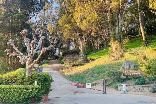 1550 Grand View Dr, Berkeley CA 94705-1637 exterior