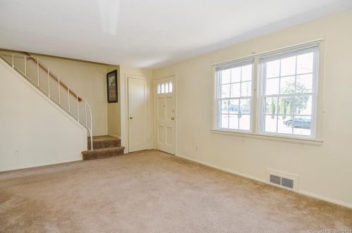 103 White St, Manchester CT 06042-3127 exterior