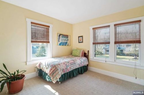 137 Haworth Dr, Haworth NJ 07641-1540 exterior