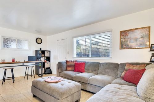 3172 Maude St, Riverside CA 92506-4452 exterior