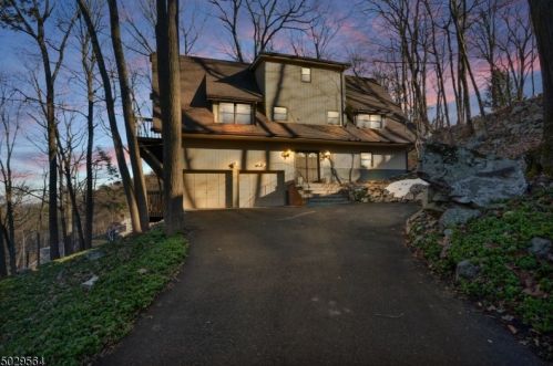 561 Shr Trl, Sparta NJ 07871-1208 exterior