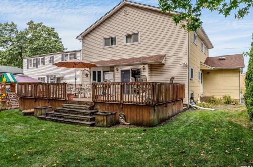 40 Kent Rd, Valley Stream NY 11580-3333 exterior