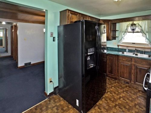 220 Dennison Dr, Pittsburgh, PA 15122-3209