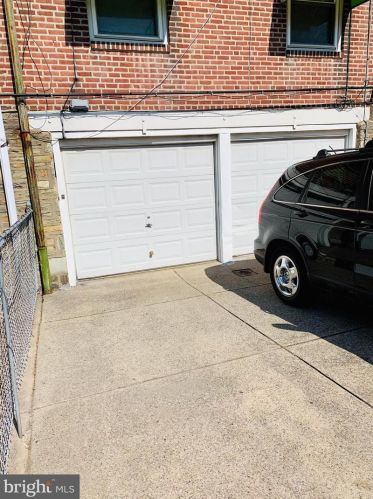 7221 Erdrick St, Philadelphia PA 19135-1014 exterior