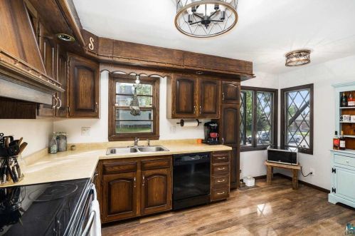 4202 4 St, Duluth MN 55806-2652 exterior