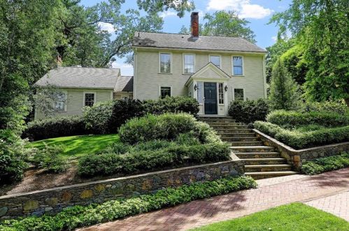 95 Freeman Pkwy, Providence, RI 02906-3318