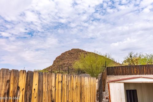 2160 Hermosa Dr, Tucson, AZ 85713-2555