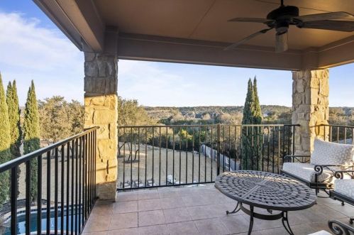 217 Emerald Rdg Dr, Austin TX 78732-1234 exterior