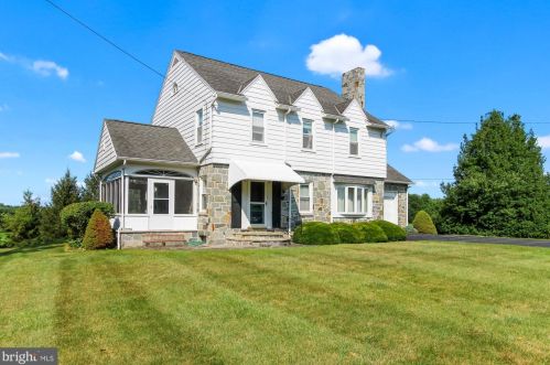 1068 Grandview Rd, Hanover, PA 17331-9540