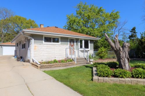 4555 46th St, Milwaukee, WI 53220-4103