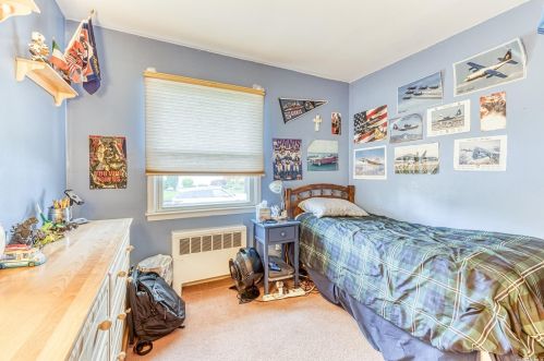 42 Larry Dr, Commack NY 11725-3326 exterior