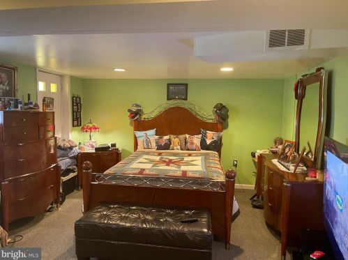 1032 Cayuga St, Philadelphia PA 19124-3840 exterior