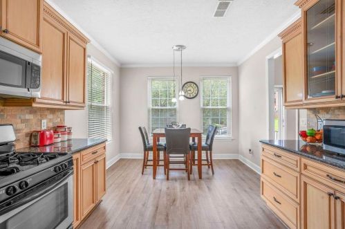 582 Shr Rd, Lithonia GA 30058-5991 exterior