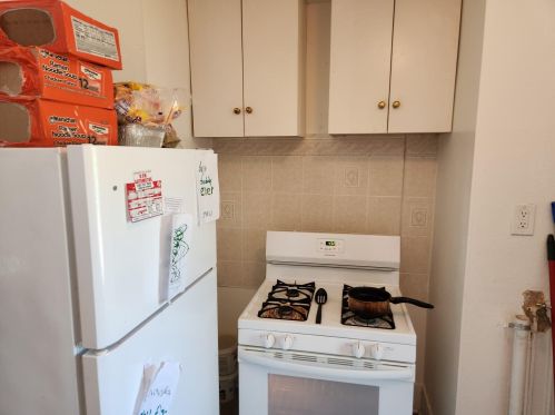 1956 Wood St, Meskegon MI 49442-5716 exterior