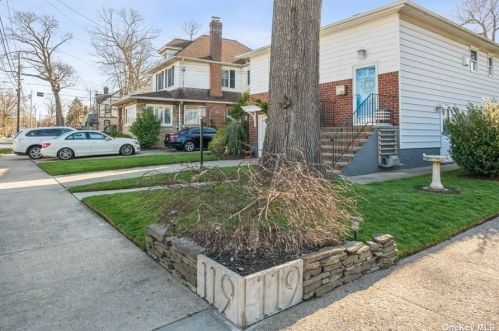 119 Cornwell Ave, Valley Stream, NY 11580-4715