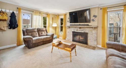 3856 56th St, Milwaukee, WI 53220-2049