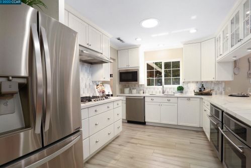 81 Byron Dr, Concord CA 94523-4102 exterior