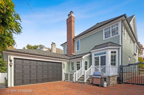 832 Colfax Ave, Elmhurst IL 60126-4535 exterior