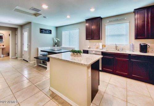 8057 Albeniz Pl, Phoenix AZ  85043 exterior