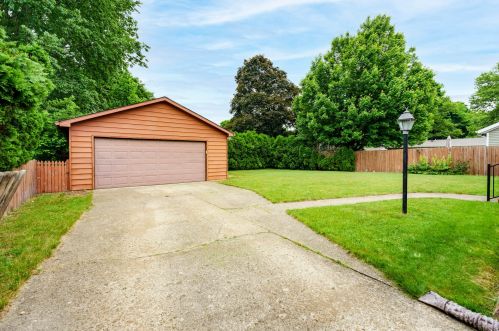 2019 Bloomfield Ave, Kalamazoo MI 49001-5212 exterior