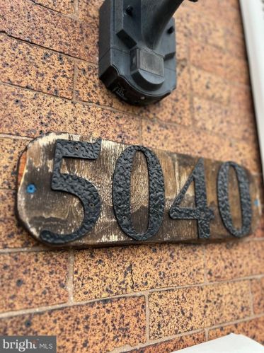 5040 Glenloch St, Philadelphia, PA 19124-2111