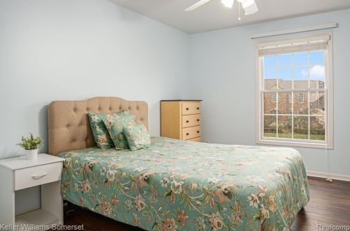 5348 Creekmonte Dr, Rochester MI 48306-4793 exterior