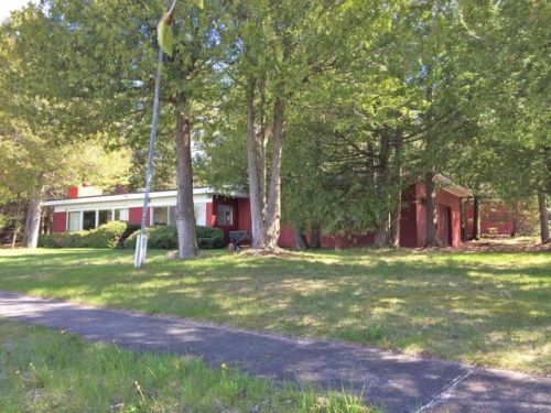 6561 Orchard Beach Dr, Cheboygan MI  49721-8710 exterior