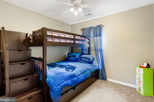 37 Louvain Dr, Hanover PA 17331-8696 exterior