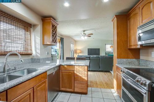 2624 Trafalgar Ct, Concord CA 94520-1125 exterior