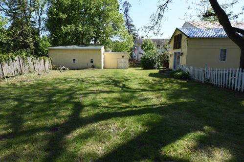 514 Kalamazoo St, Paw Paw MI 49079-1130 exterior