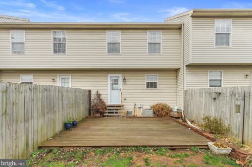 7 Johnamac, Littlestown PA 17340-1148 exterior