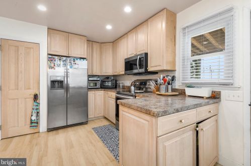 102 Wl Ave, Manor PA 19036-1303 exterior