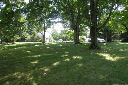 4 Ramapoo Rd, Ridgefield CT  06877-3702 exterior