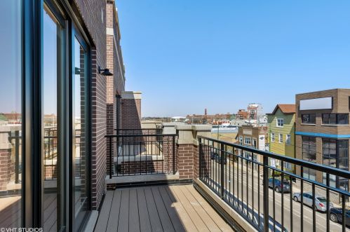 3122 Clybourn Ave, Chicago IL 60618 exterior